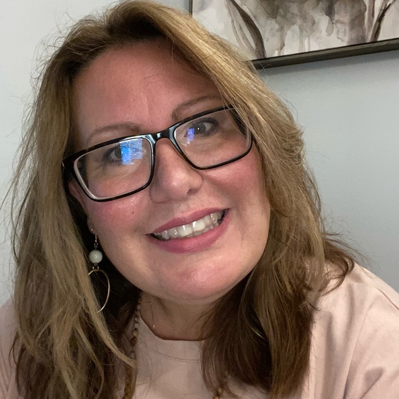 Meet your Posher, Lynnette - Picture 2 of 5